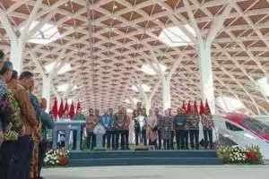 Resmikan Kereta Cepat Jakarta-Bandung Whoosh, Jokowi: modernisasi trnaspotasi massal di Tanah Air