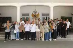 SEKDA Sukabumi Ade Suryaman Lepas Peserta Beasiswa Yangzhou Polytechnic Institute Tiongkok