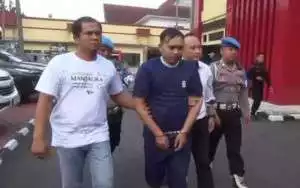 Dikeluarkan dari Grup WA, Seorang Pria Kalap Bunuh Admin Grup
