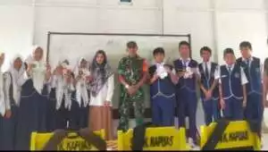 Komsos TNI Babinsa Koramil 1011/04 Sambang Sekolah MTSN 