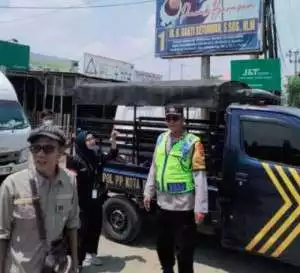 Ratusan APK Caleg Diturunkan Panwascam SU I Palembang.
