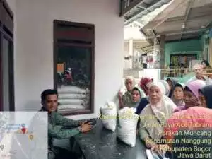 Pemdes Parakan Muncang Salurkan Beras Ketahanan Pangan 828 KPM Melalui Kantor pos Kecamatan Nanggung 