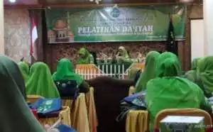 Pelatihan Da''iyah Pimpinan Wilayah Muslimat NU Sumatera Selatan: Peningkatan Kemampuan Berdakwah di Era Digital