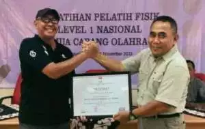 Peduli Terhadap Dunia Pendidikan, Bupati Enos Raih Penghargaan dari LP20 Lankor Indonesia