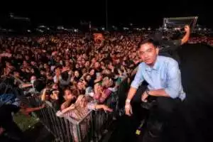 Konser Indonesia Maju, Gibran dan Gus Miftach Menyapa Sragen 