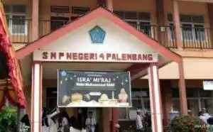 SMPN 4 Palembang Peringati Isra Miraj dengan Purna Bakti Guru dan Tendik