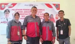 Babinsa Koramil 418-01/Makrayu Gerak Cepat Bantu Evakuasi Lansia Yang Hidup Sebatang kara