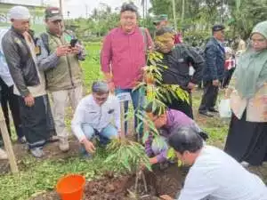 Camat Sukaraja Sambut Baik Gerakan Penanaman Serentak Oleh DISHUT JABAR