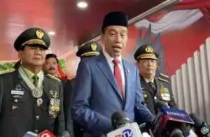 Jokowi: Pemberian Pangkat Jenderal ke Prabowo Bukan karena Transaksi Politik