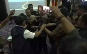 Adu Jotos Komisioner KPU dan Bawaslu di Ruang Pleno Rekapitulasi Suara Maluku Utara