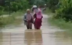 Banjir di Desa Pujon Das Sei-Kapuas Kecamatan Kapuas tengah Kabupaten Kapuas Kalteng