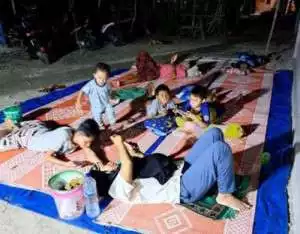 Trauma Gempa, Warga Bawean Pilih Tidur di Luar Rumah