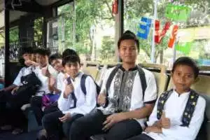300 anak yatim dan penghafal Al-Qur’an ikut wisata religi