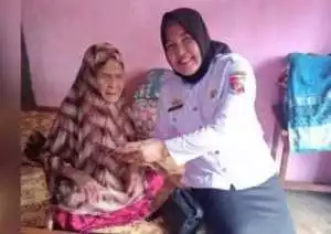 Pemdes Hujan Mas Abung Barat salurkan beras ke warga penerima