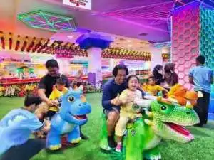 H+4 Lebaran Warga Kota Tangerang datangi tempat perbelanjaan di kota Tangerang