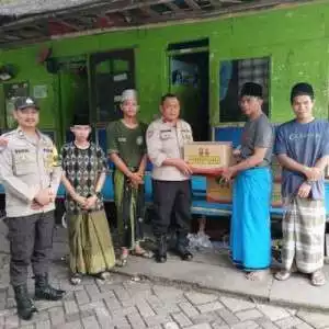 Polsek Panongan Polresta Tangerang Salurkan Paket Bantuan Sosial Dari Kapolda Banten