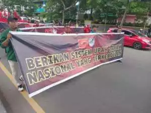 Kapolda Sumatera Selatan menyampaikan ucapan selamat kepada para buruh khususnya di wilayahnya 