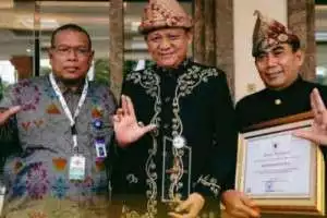 Bupati OKU Timur Melalui Disdikbud Dan PGRI Kirim Bantuan Cianjur Tahap II 