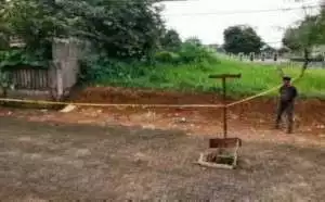 Penemuan mayat laki-laki terbungkus kain sarung gegerkan warga Tangsel, ini ciri-cirinya