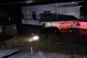 Agam dan Tanah Datar diterjang banjir bandang pagi ini, 2 tewas 7 hilang