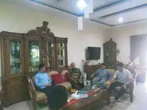 Puluhan pedagang pasar Kotabumi geuduk datangi Kantor Dinas Lingkungan Hidup Lampura