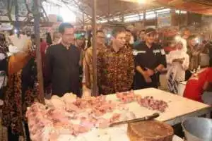 Pantau Harga dan Stok Pangan Jelang Idul Adha, Plh Sekda Sidak Pasar Cisaat