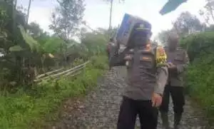 Polsek Nanggung tangani jalan tertutup longsor di Malasari