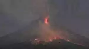 Erupsi Gunung Ibu di Malut muntahkan abu vulkanik 5 Km