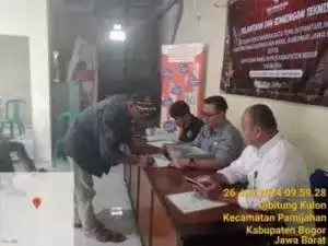 Penyerahan Sertifikat Tanah dalam Program PTSL yang ke 2 Desa Pabangbon