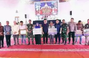 Bupati OKU Timur Enos Lantik 1.598 ASN