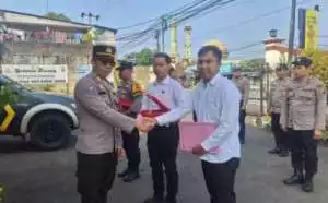 Kapolsek Caringin Rutin Memberikan Reward Kepada Anggotanya Yang Memiliki Kinerja Baik Untuk Kesatuan