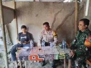 Sinergitas TNI-Polri Desa Nanggung Wilayah Hukum Polsek Nanggung Sambangi Warga Beri Himbauan Kamtibmas