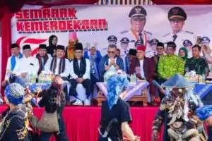 HUT RI, Walkot Tangsel Benyamin tertawa terpingkal Saksikan Lomba Parade Kecamatan Setu