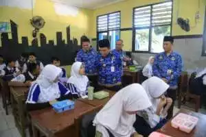 Senangnya Murid SMPN 23 Kota Tangerang Dapat Makan Gratis di Sekolah