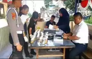 Mendadak, Usai apel pagi Puluhan Anggota Polsek Jatiuwung di Tes Urine