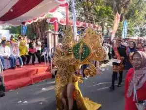 Warga OKI Sangat Antusias Menyaksikan Karnaval Kemerdekaan HUT 79 RI.