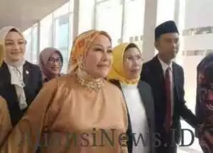 Tampil Perdana, Ratu Atut hadiri pelantikan anaknya jadi anggota DPRD Banten