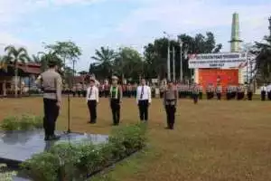 Ukir Prestasi, Kapolres Musi Rawas Berikan Penghargaan Kepada 19 Personel