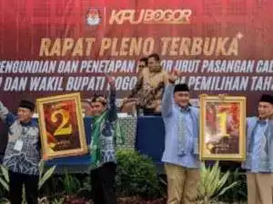 Pasangan calon bupati dan wakil bupati Bogor Rudy Susmanto-Ade Ruhandi alias Jaro Ade (kanan) mendapat nomor 1 (satu) dalam Pilbup Bogor 2024