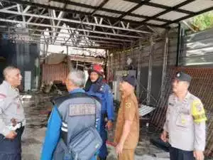 Polsek Ciampea Bersama Instansi Terkait Cek TKP Lokasi Terjadi Kebakaran Toko/Grosir Favorit Di Desa Bojong Rangkas Kecamatan Ciampea