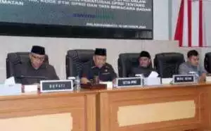 Agenda Pandangan Umum Fraksi RAPERDA APBD 2025 Dihadiri Bupati Sukabumi