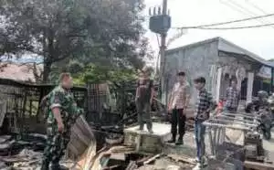 Polsek Ciampea Bersama Instansi Terkait Cek Lokasi Terjadi Nya Kebakaran Di Pasar Jum''at Desa Cibitung Tengah Kecamatan Tenjolaya.