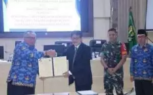Rapat Dinas Oktober, Bupati Sukabumi H.Marwan HamamiTerima Penghargaan Dari Pusat dan Provinsi