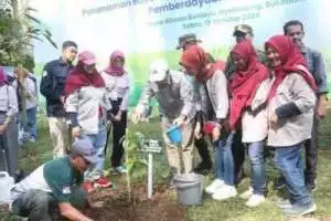Penanaman 6000 Pohon Produktif di Buniayu Cave Sekda Upaya Merawat Bumi Dan Menghijaukan Alam