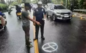 Polsek Cisarua Bersama Unit Laka Lantas Sat Polres Bogor Tangani Olah TKP Kecelakaan Lalu Lintas Di Jalur Puncak, Dua Orang Luka Ringan.
