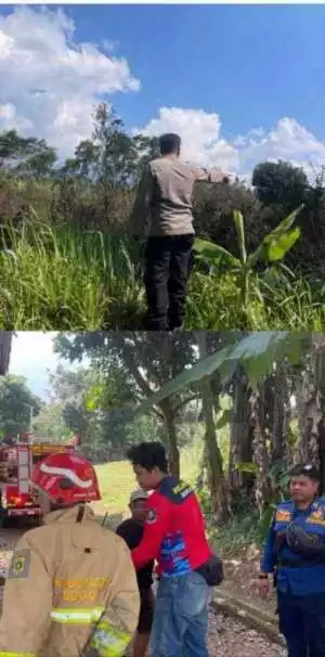 Polsek Cijeruk Bersama Instansi Terkait Olah TKP Terkait Ditemukannya Pria Diduga Depresi Mengakhiri Hidupnya Gantung Diri.
