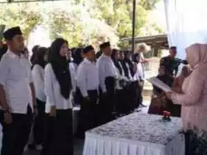 Satu Pohon Besar Tumbang Timpa Pemotor di Rancabungur Bogor, 2 Orang Terluka.