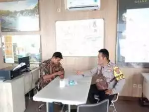 Bhabinkamtibmas Wilayah Hukum Polsek Tenjo Giat Cooling Sistem Sambang Kantor Desa Cilaku Dialogis Staf Desa Beri Himbauan Kamtibmas.