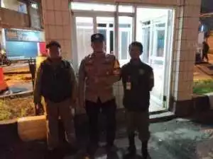 Bhabinkamtibmas Wilayah Hukum Polsek Ciawi Giat Cooling Sistem Kontrol Siskamling Bhabinkamtibmas Dan Warga Jaga Kampung.