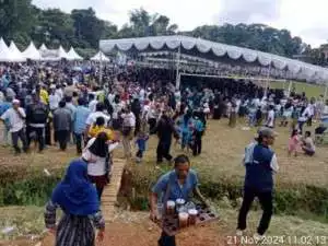 Jaro Ade, Calon Wakil Bupati Bogor Disambut Meriah oleh Belasan Ribu Warga Sukajaya.
